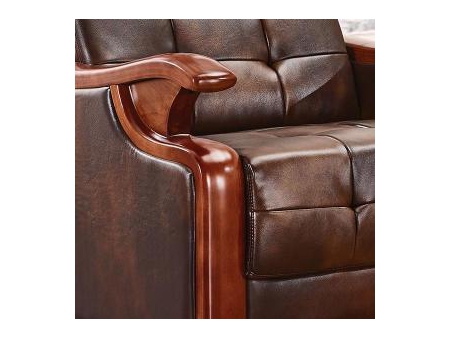 Set de sillones de cuero estilo antiguo con marco de madera