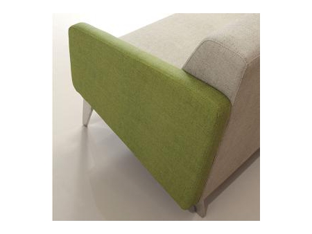 Sillón de cuero con patrones de tela