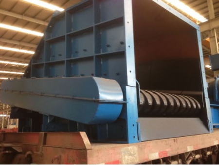 Máquina alimentadora de placas