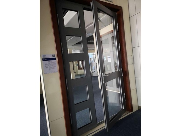 Puerta abatible doble con fijo y cristal / Fijo y vidriera