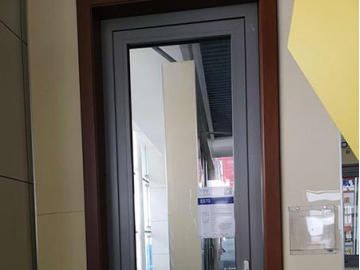 Puerta de aluminio reforzada ES70