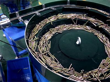 Sistema de montaje automatizado para tuercas y tornillos de elevadores