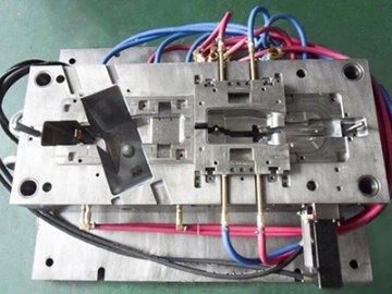 Moldes de inyección para depósito anticongelante