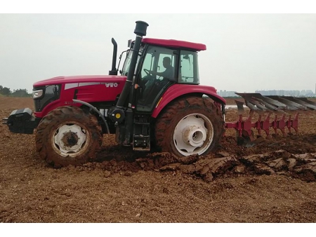 Tractor Utilitario, 130-140HP