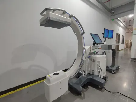 Arco en C con detector de panel plano