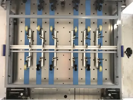 Troqueladora con plegado automático de cama plana