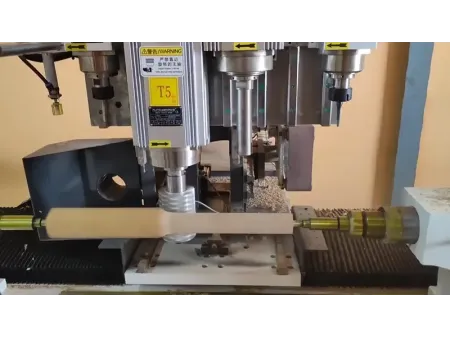 Torno CNC para madera de 4 ejes