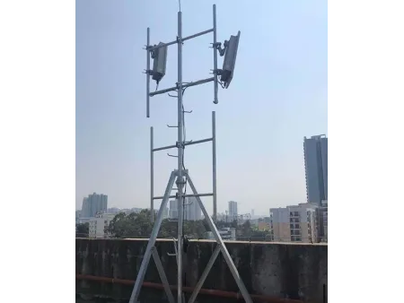 Torre de comunicaciones sobre azotea