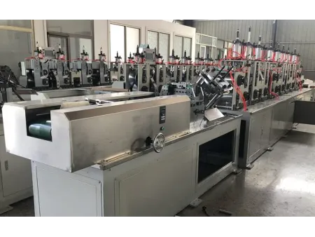 Máquina para fabricar cantoneras de cartón