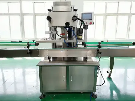 Taponadora automática de cuatro ruedas